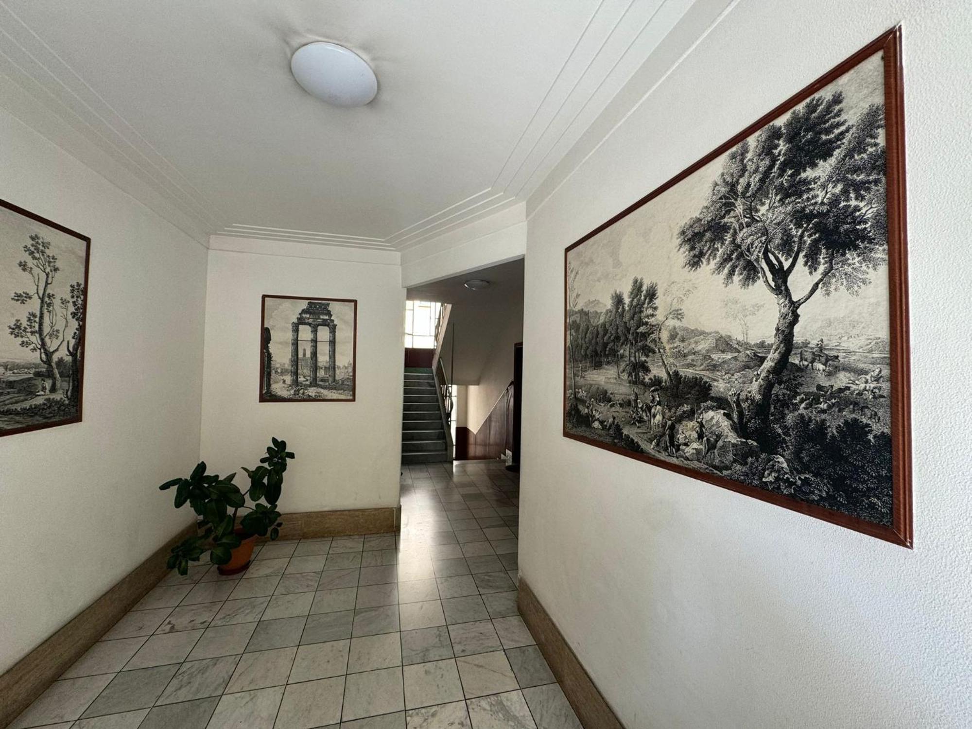 Vintage Comfort Steps From Vatican Apartment