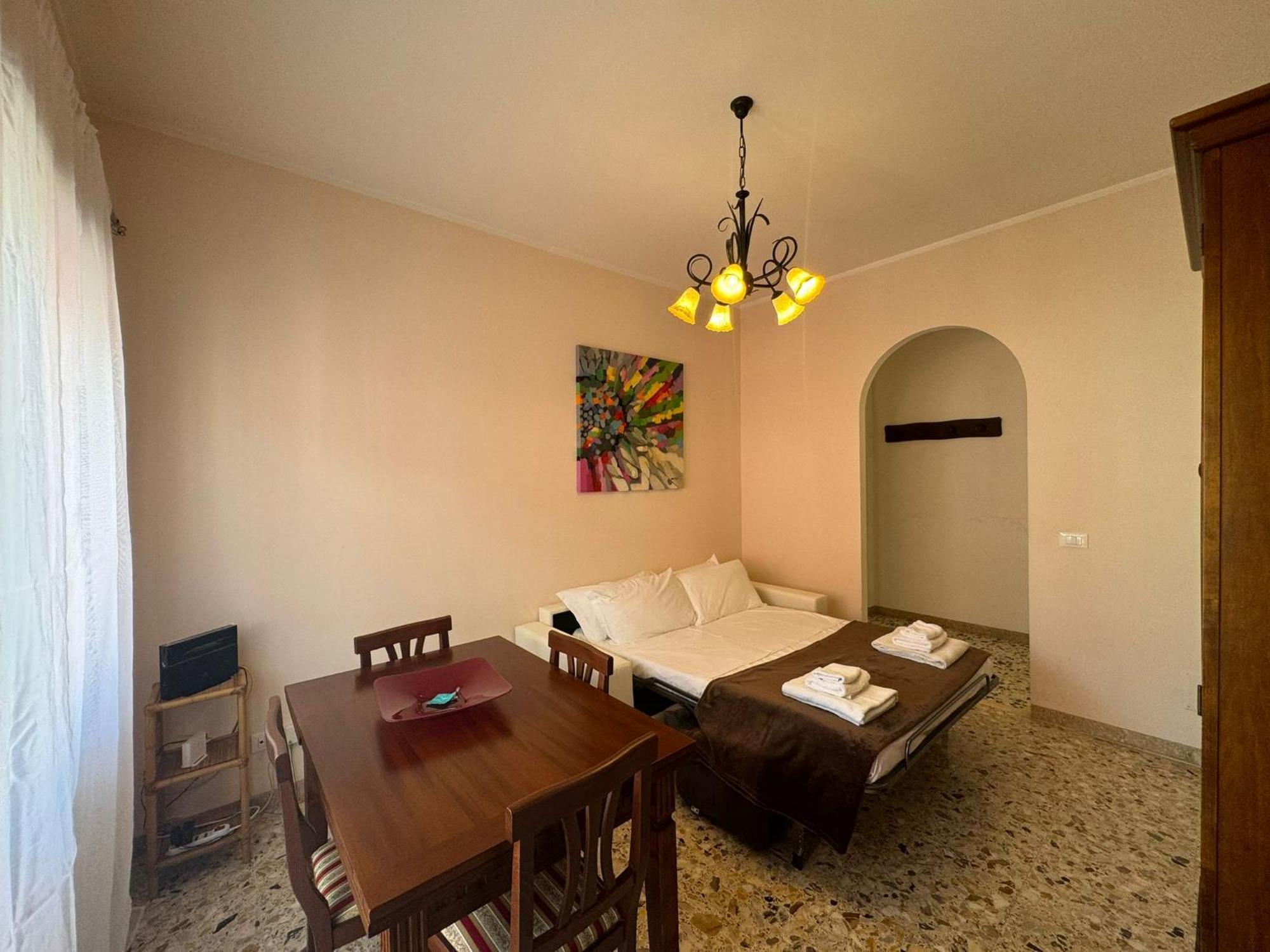 Vintage Comfort Steps From Vatican Apartment Rome